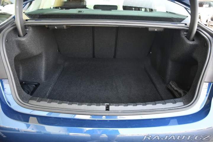 BMW 3 318d SERV.KNÍŽKA 1M ČR 2022