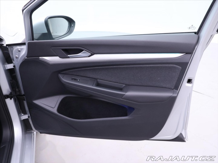 Volkswagen Golf 1,5 TSI 110kW DSG CZ 1.Ma 2023