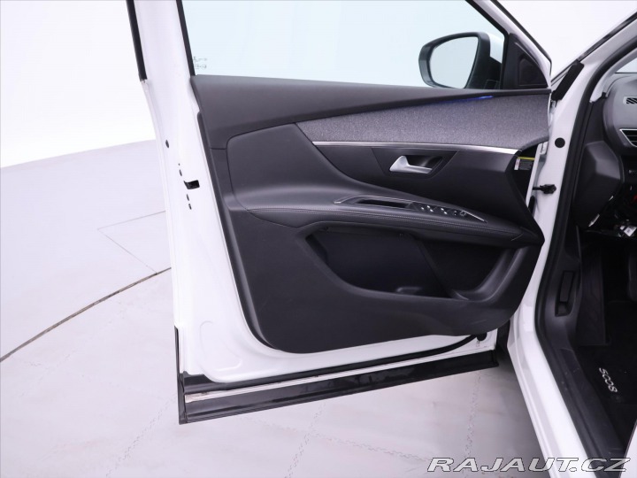 Peugeot 5008 1,2 PT Premium 7-Míst Ser 2021