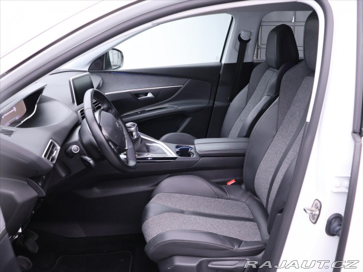 Peugeot 5008 1,2 PT Premium 7-Míst Ser 2021