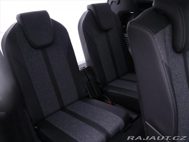 Peugeot 5008 1,2 PT Premium 7-Míst Ser 2021