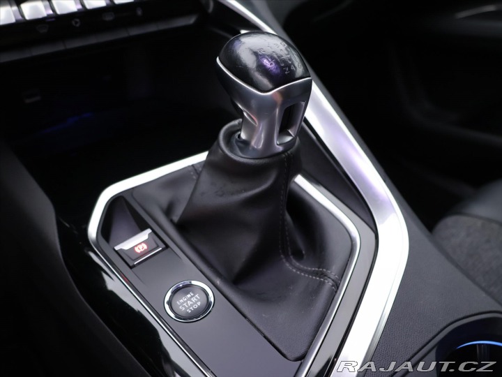 Peugeot 5008 1,2 PT Premium 7-Míst Ser 2021