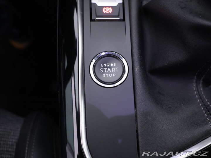 Peugeot 5008 1,2 PT Premium 7-Míst Ser 2021