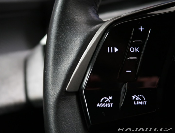 Peugeot 3008 1,2 ALLURE HYBRID 145 e-D 2025