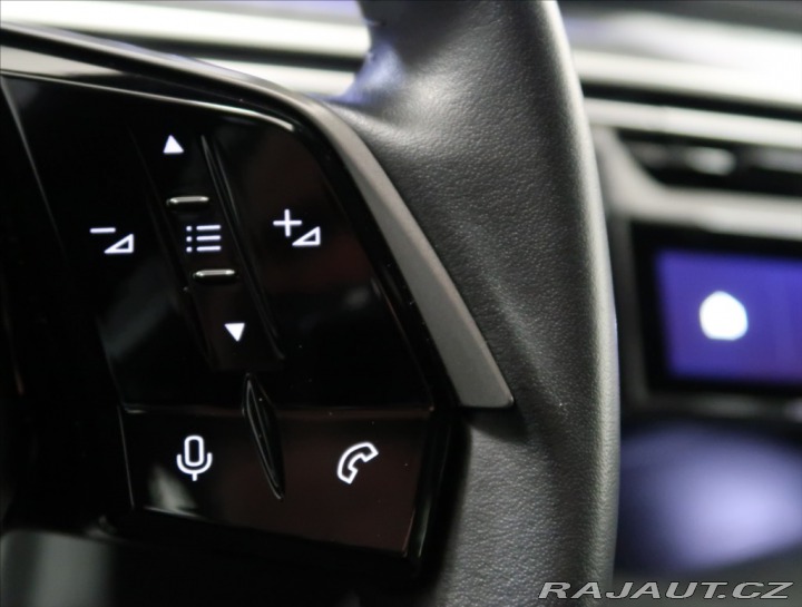 Peugeot 3008 1,2 ALLURE HYBRID 145 e-D 2025