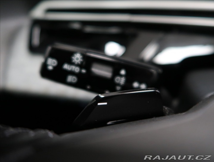 Peugeot 3008 1,2 ALLURE HYBRID 145 e-D 2025