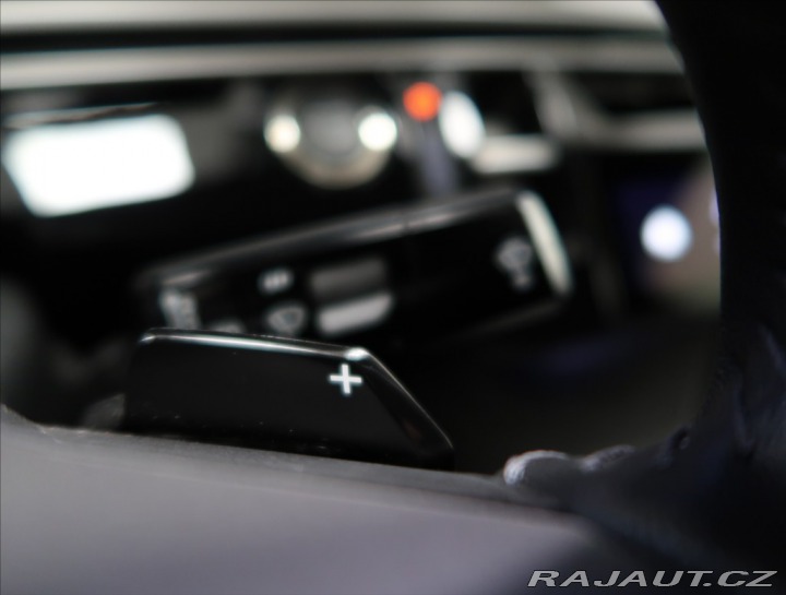 Peugeot 3008 1,2 ALLURE HYBRID 145 e-D 2025