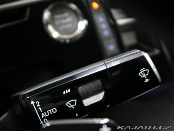 Peugeot 3008 1,2 ALLURE HYBRID 145 e-D 2025