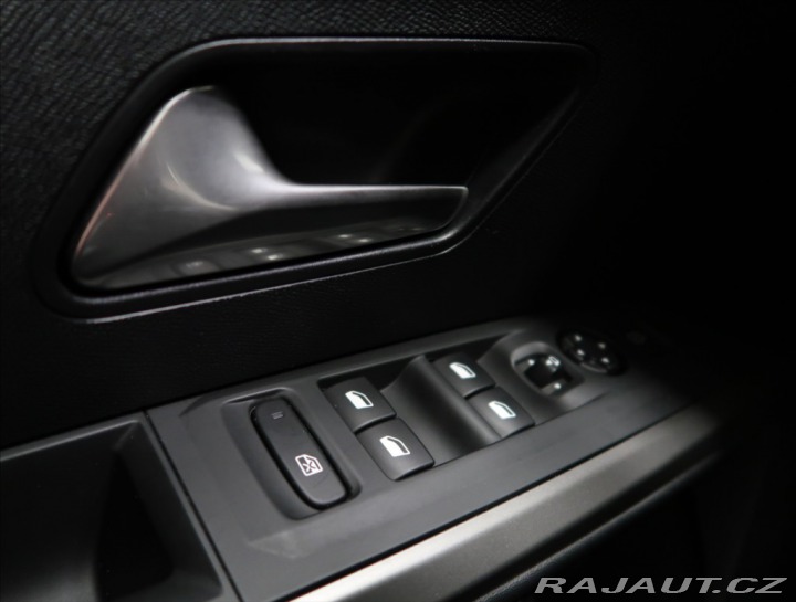 Peugeot 3008 1,2 ALLURE HYBRID 145 e-D 2025