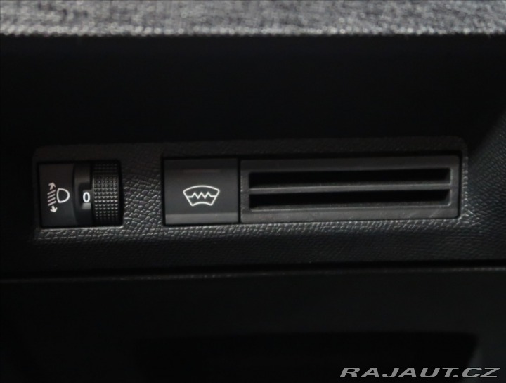 Peugeot 3008 1,2 ALLURE HYBRID 145 e-D 2025