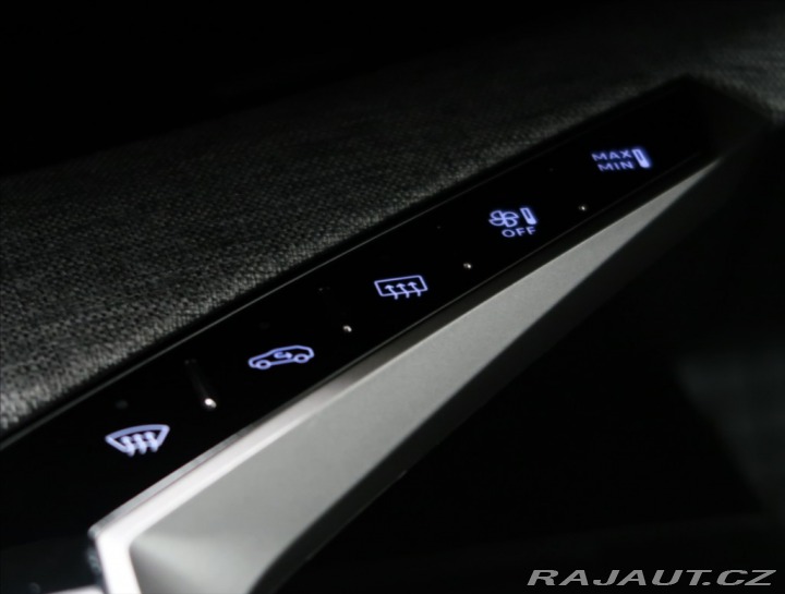 Peugeot 3008 1,2 ALLURE HYBRID 145 e-D 2025