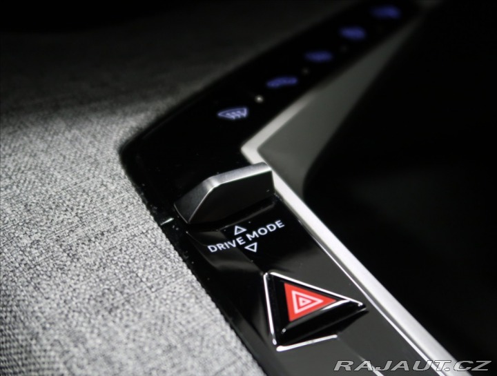 Peugeot 3008 1,2 ALLURE HYBRID 145 e-D 2025