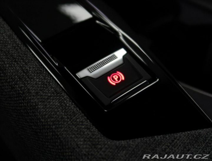 Peugeot 3008 1,2 ALLURE HYBRID 145 e-D 2025