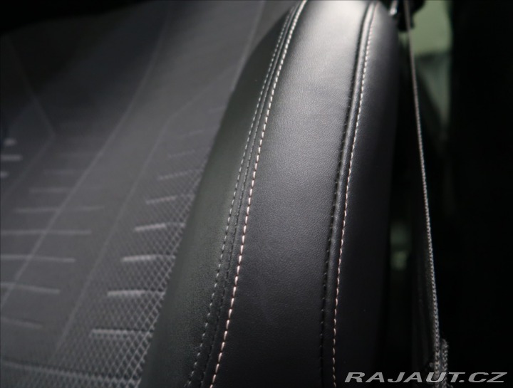 Peugeot 3008 1,2 ALLURE HYBRID 145 e-D 2025