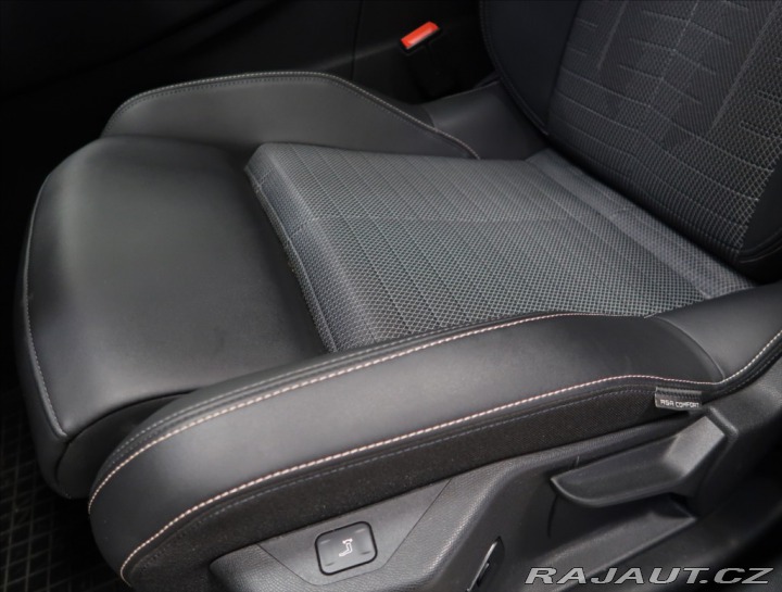 Peugeot 3008 1,2 ALLURE HYBRID 145 e-D 2025