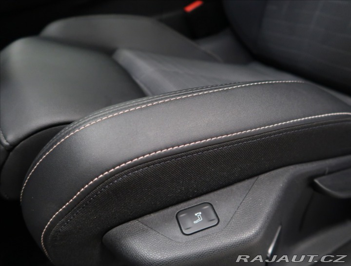 Peugeot 3008 1,2 ALLURE HYBRID 145 e-D 2025