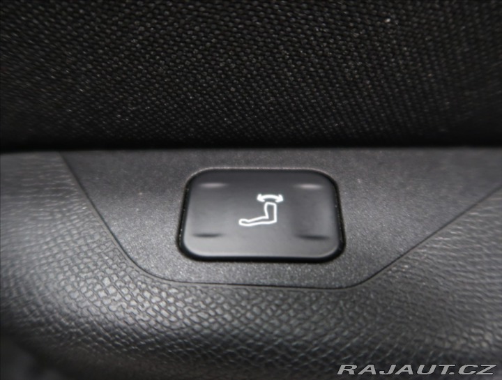 Peugeot 3008 1,2 ALLURE HYBRID 145 e-D 2025