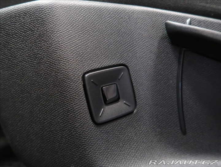 Peugeot 3008 1,2 ALLURE HYBRID 145 e-D 2025