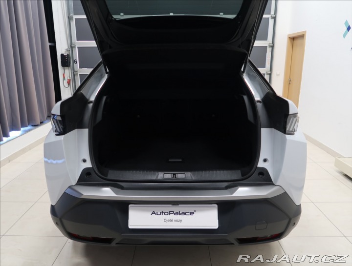Peugeot 3008 1,2 ALLURE HYBRID 145 e-D 2025