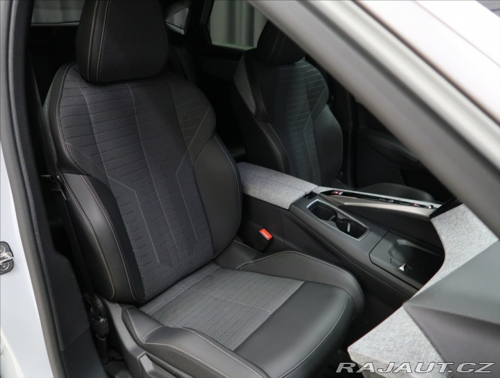 Peugeot 3008 1,2 ALLURE HYBRID 145 e-D 2025