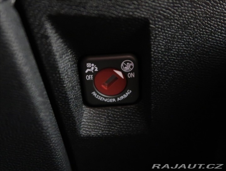 Peugeot 3008 1,2 ALLURE HYBRID 145 e-D 2025