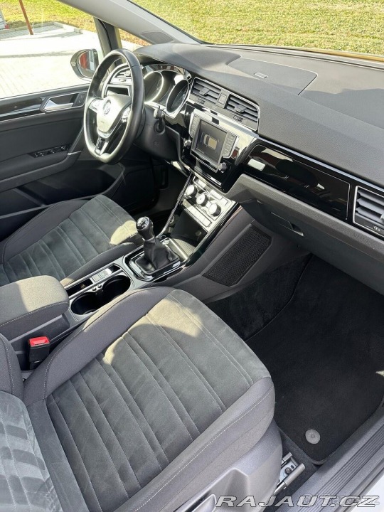 Volkswagen Touran 1,6   TDI Highline 2017