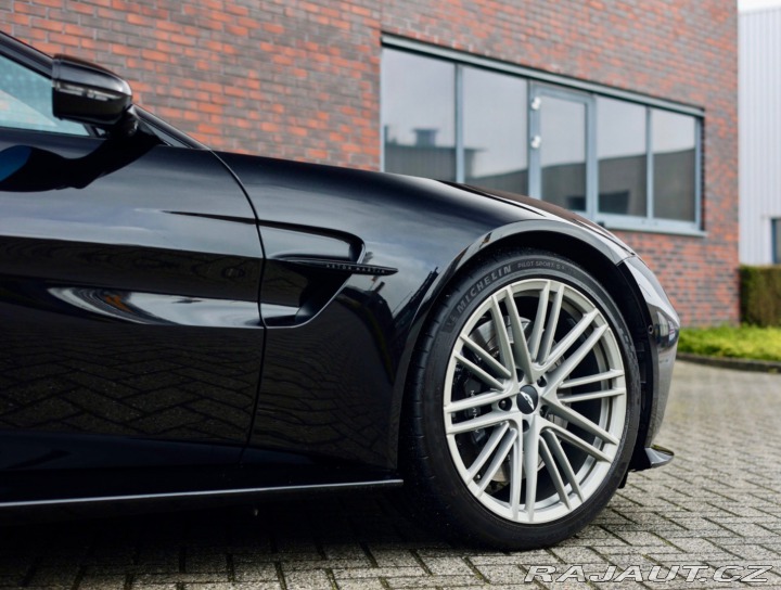 Aston Martin V8 Vantage 4.0 , Ako nové! V záruke 2025