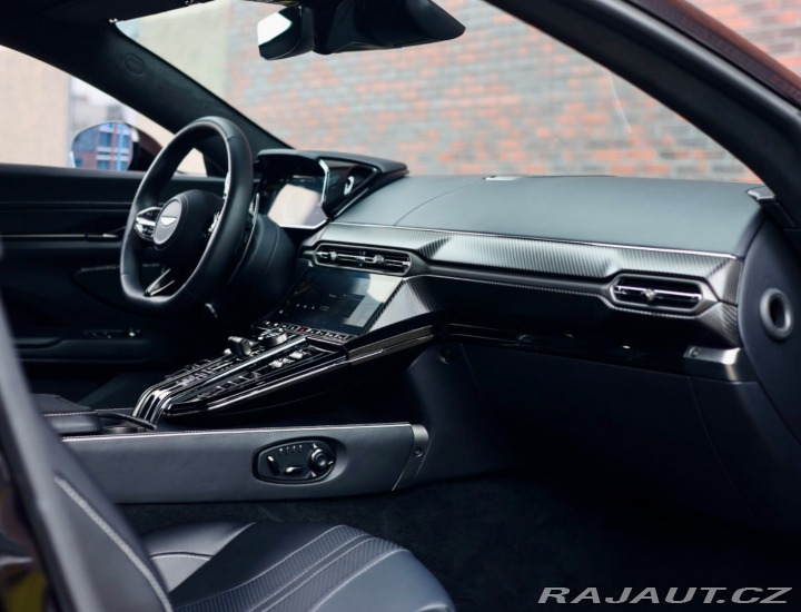 Aston Martin V8 Vantage 4.0 , Ako nové! V záruke 2025