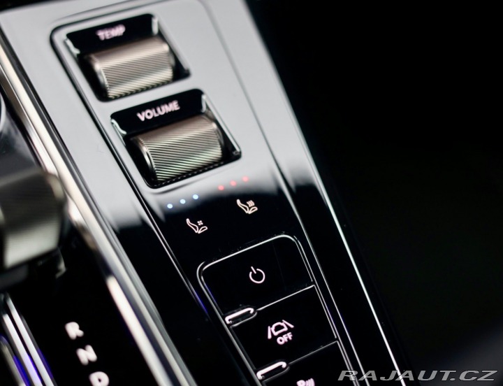 Aston Martin V8 Vantage 4.0 , Ako nové! V záruke 2025