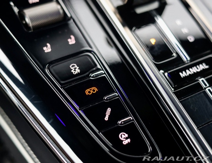 Aston Martin V8 Vantage 4.0 , Ako nové! V záruke 2025