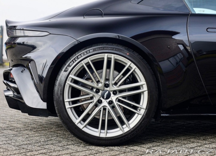 Aston Martin V8 Vantage 4.0 , Ako nové! V záruke 2025