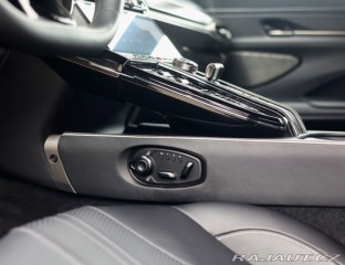 Aston Martin V8 Vantage 4.0 , Ako nové! V záruke 2025