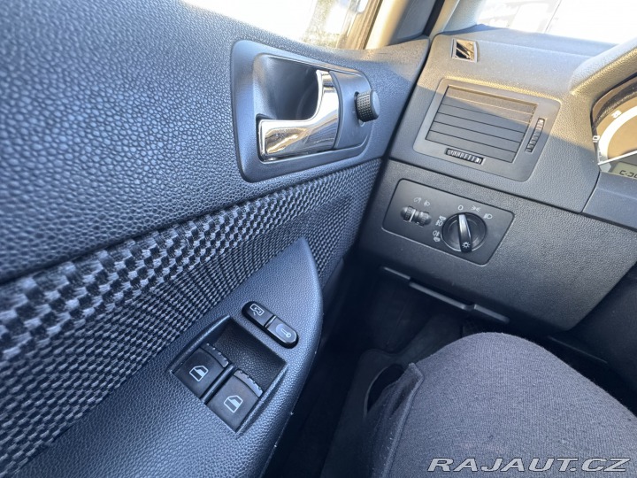 Škoda Fabia 1,2 HTP 47 KW KOLA ČR 2006