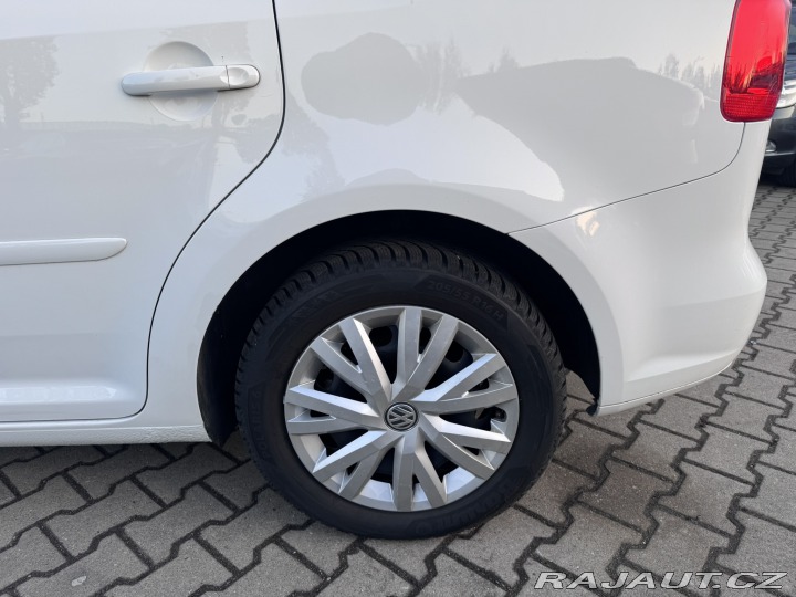 Volkswagen Touran 2,0 TDI 103 KW TAŽNÉ SK 2012