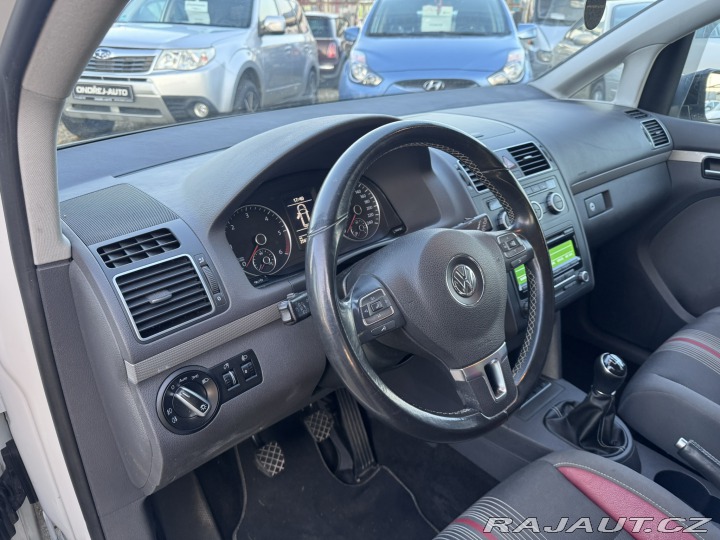 Volkswagen Touran 2,0 TDI 103 KW TAŽNÉ SK 2012