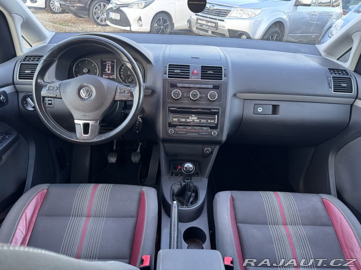 Volkswagen Touran 2,0 TDI 103 KW TAŽNÉ SK 2012