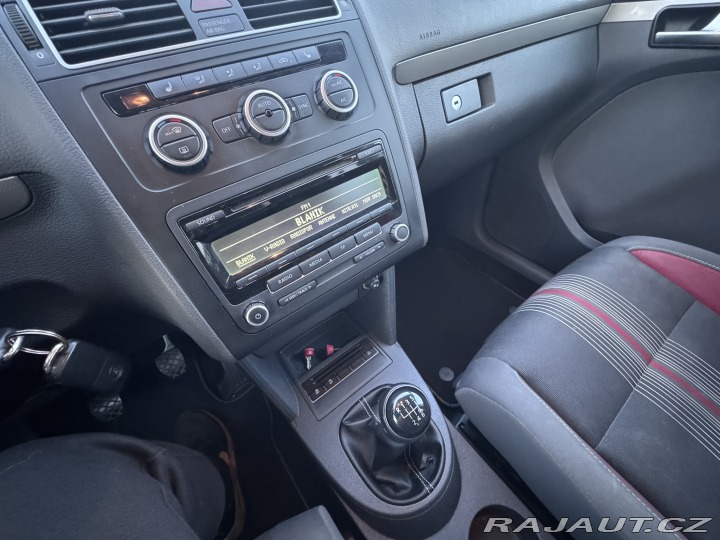 Volkswagen Touran 2,0 TDI 103 KW TAŽNÉ SK 2012