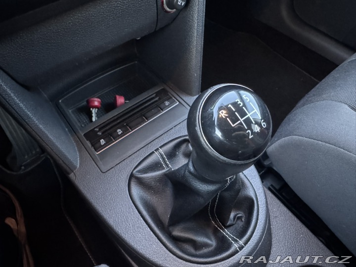 Volkswagen Touran 2,0 TDI 103 KW TAŽNÉ SK 2012