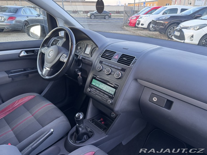 Volkswagen Touran 2,0 TDI 103 KW TAŽNÉ SK 2012