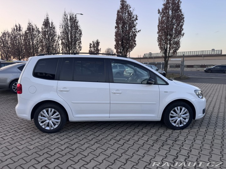 Volkswagen Touran 2,0 TDI 103 KW TAŽNÉ SK 2012