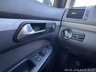 Volkswagen Touran 2,0 TDI 103 KW TAŽNÉ SK 2012