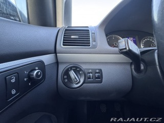 Volkswagen Touran 2,0 TDI 103 KW TAŽNÉ SK 2012