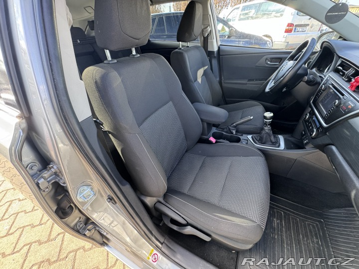 Toyota Auris 2,0 D 91 KW TAŽNÉ ČR 2013