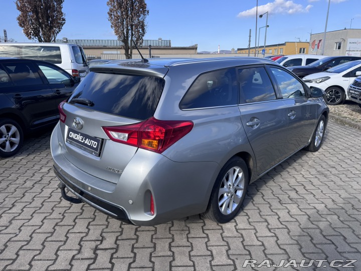 Toyota Auris 2,0 D 91 KW TAŽNÉ ČR 2013