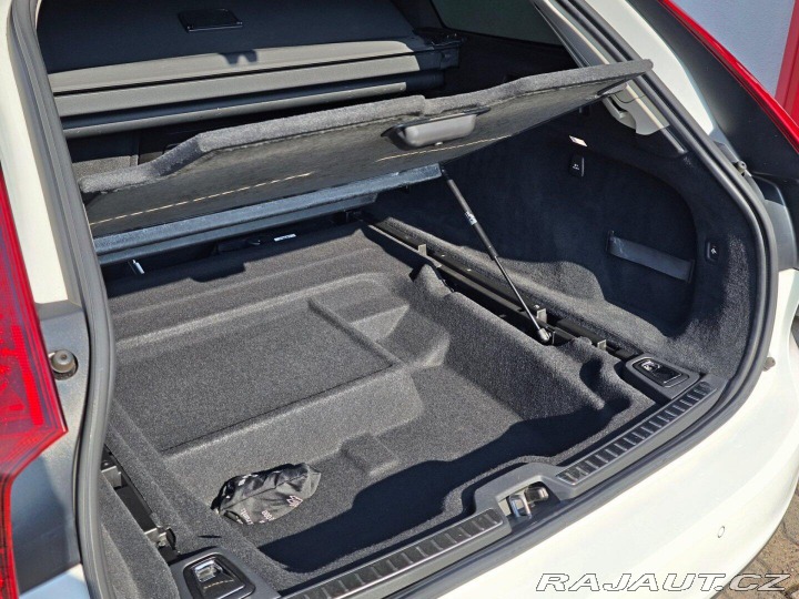 Volvo V90 2.0 D4 Momentum 140kW 8AT 2019