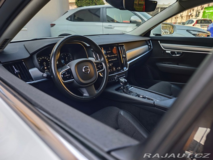 Volvo V90 2.0 D4 Momentum 140kW 8AT 2019