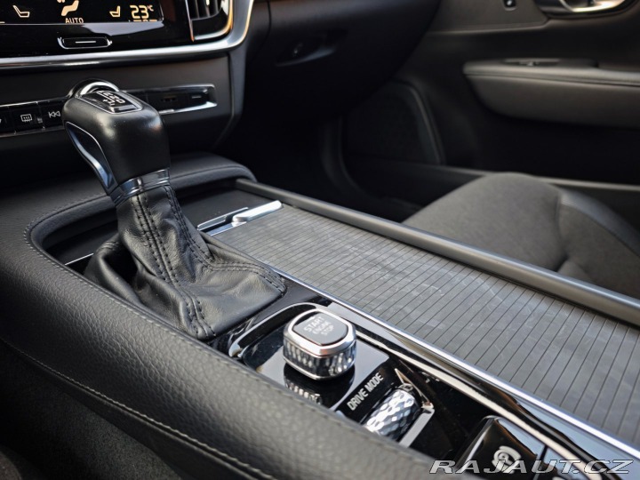 Volvo V90 2.0 D4 Momentum 140kW 8AT 2019