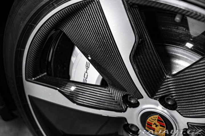 Porsche Taycan PDCC, ventilace, pano 2021