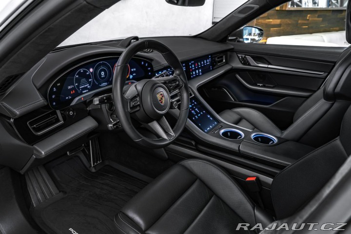 Porsche Taycan PDCC, ventilace, pano 2021