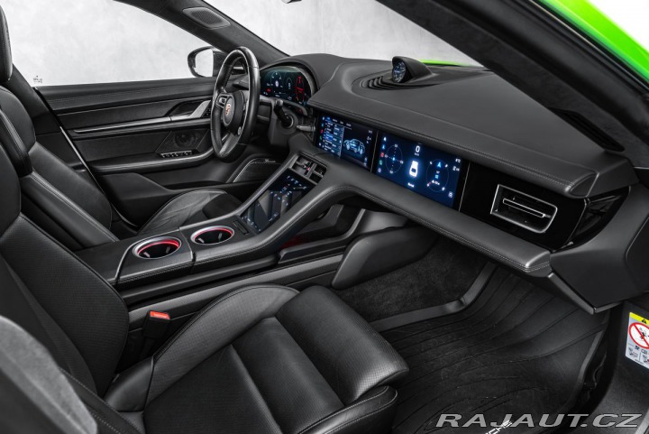 Porsche Taycan PDCC, ventilace, záruka 2021